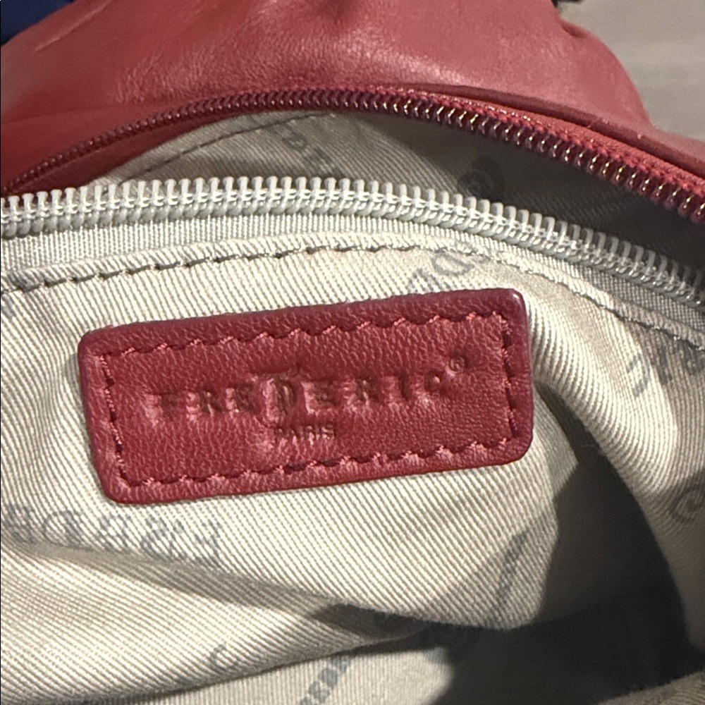 Elegant Red Leather Crossbody Bag - Picture 2 of 10